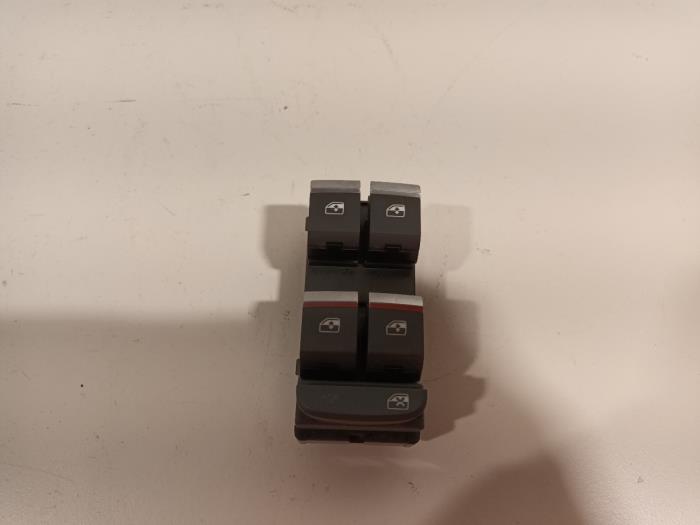 Usados Interruptor de ventanilla eléctrica Audi A4 Precio € 20,00 Norma de margen ofrecido por Van der Ven Autorecycling B.V.
