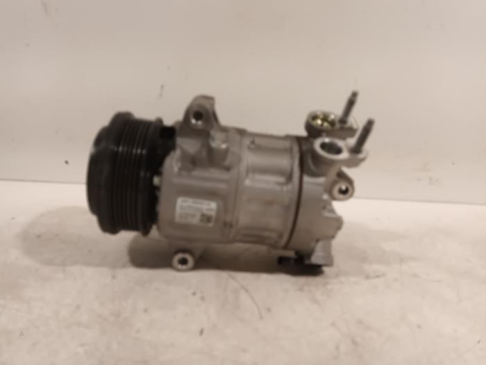 Usagé Pompe clim Ford Focus Prix € 149,00 Règlement à la marge proposé par Van der Ven Autorecycling B.V.