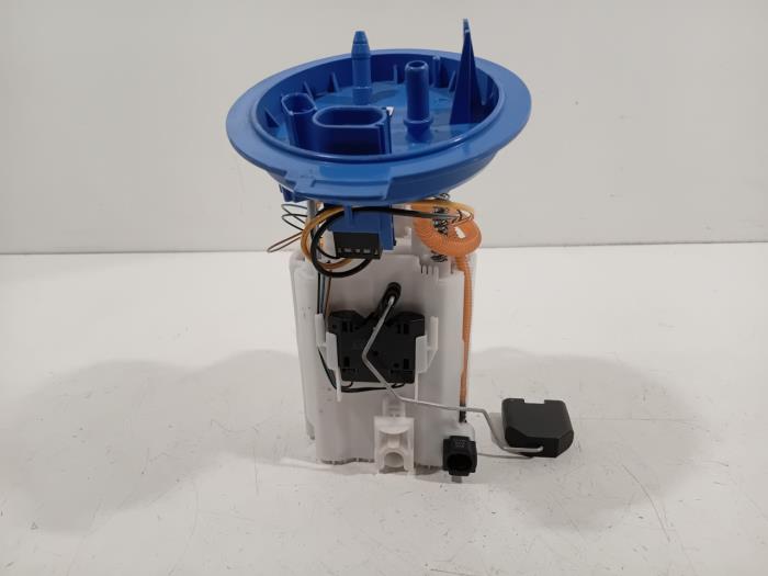 Usagé Pompe à carburant Volkswagen Passat Prix € 193,00 Règlement à la marge proposé par Van der Ven Autorecycling B.V.