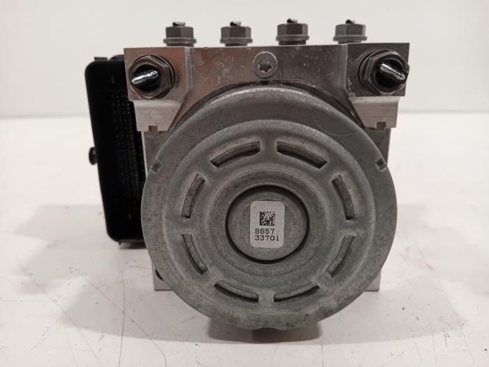 Begagnade ABS-pump Volkswagen Passat Pris € 193,00 Marginaltabell erbjuds av Van der Ven Autorecycling B.V.