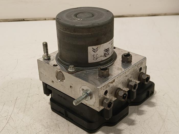 Begagnade ABS-pump Opel Vivaro Pris € 195,00 Marginaltabell erbjuds av Van der Ven Autorecycling B.V.