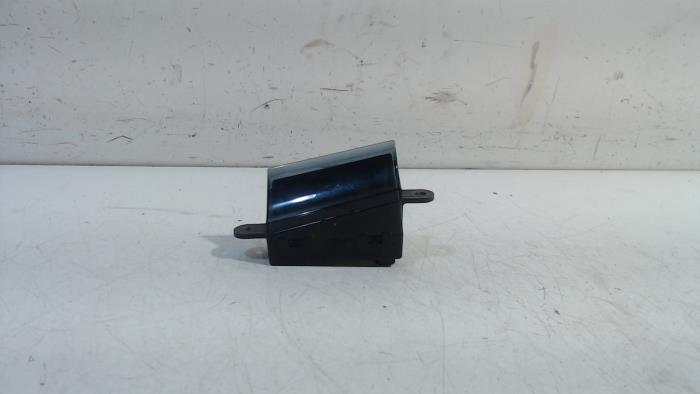Begagnade Innerdisplay Opel Astra Pris € 30,00 Marginaltabell erbjuds av Van der Ven Autorecycling B.V.