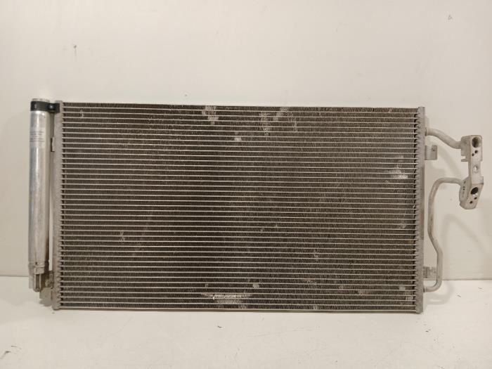 Usagé Condenseur de climatisation BMW 1-Série Prix € 85,00 Règlement à la marge proposé par Van der Ven Autorecycling B.V.