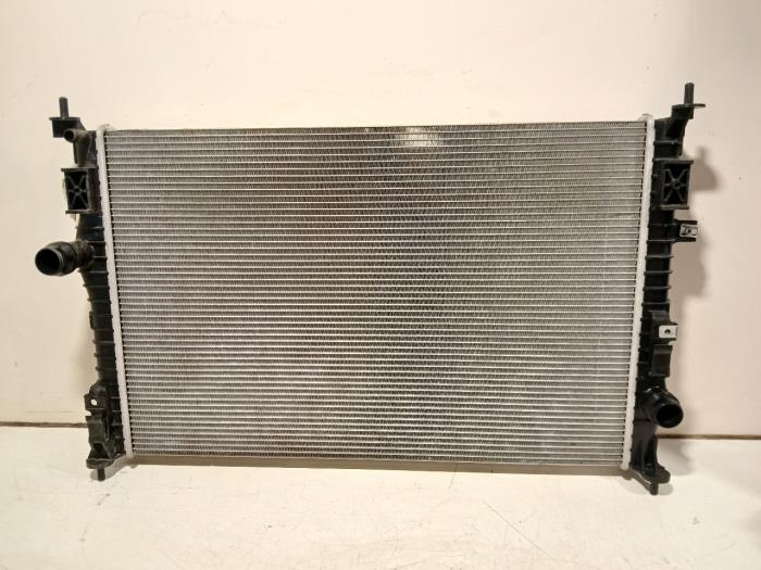 Usagé Radiateur Peugeot 3008 Prix € 95,00 Règlement à la marge proposé par Van der Ven Autorecycling B.V.