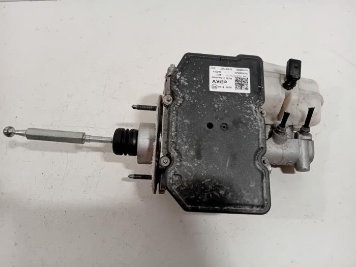 Usagé Assistant de freinage Volkswagen Passat Prix € 193,00 Règlement à la marge proposé par Van der Ven Autorecycling B.V.