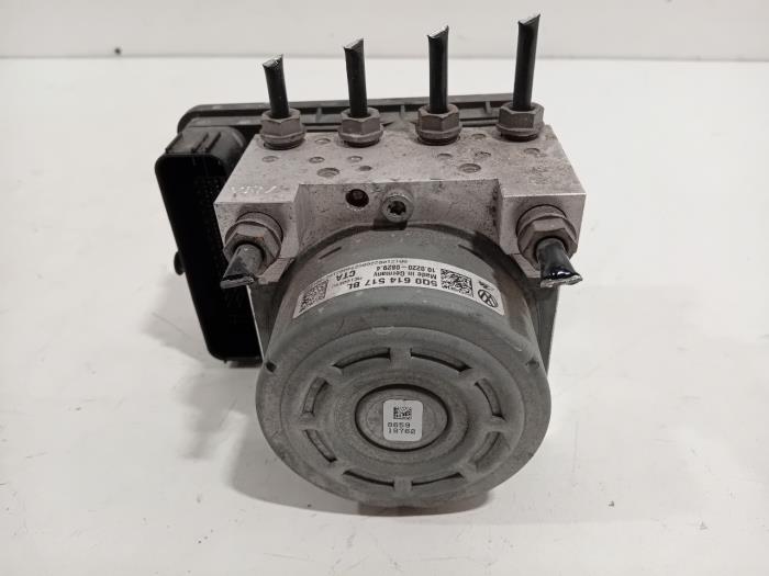Used ABS pump Volkswagen Passat Price € 95,00 Margin scheme offered by Van der Ven Autorecycling B.V.