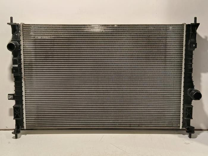 Usagé Radiateur Peugeot 3008 Prix € 80,00 Règlement à la marge proposé par Van der Ven Autorecycling B.V.