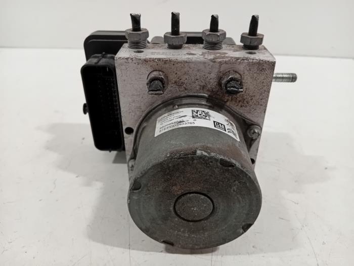 Usagé Pompe ABS Citroen C3 Prix € 193,00 Règlement à la marge proposé par Van der Ven Autorecycling B.V.
