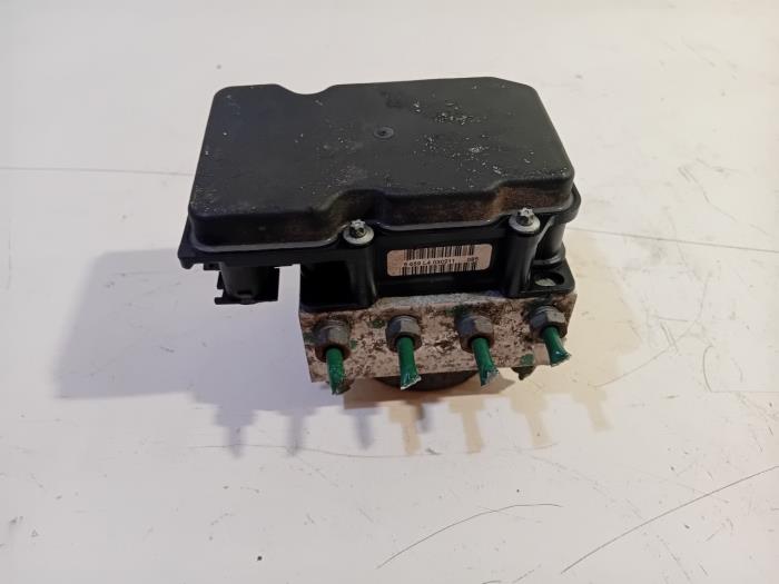 Gebrauchte ABS Pumpe Dacia Sandero Preis € 30,00 Margenregelung angeboten von Van der Ven Autorecycling B.V.