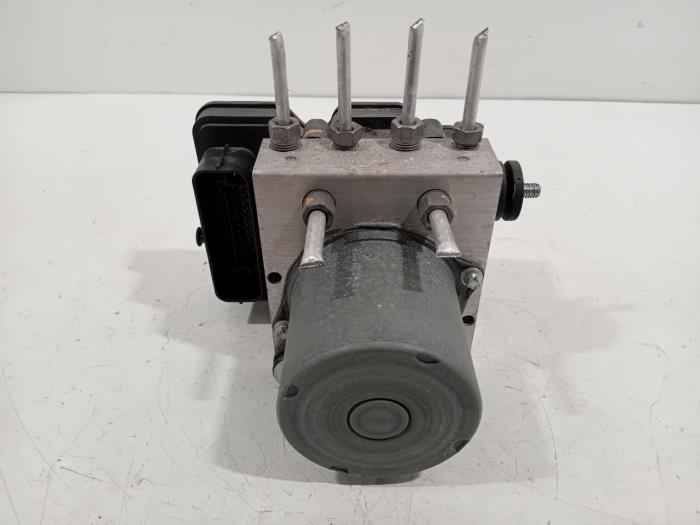 Gebrauchte ABS Pumpe Renault Clio Preis € 145,00 Margenregelung angeboten von Van der Ven Autorecycling B.V.