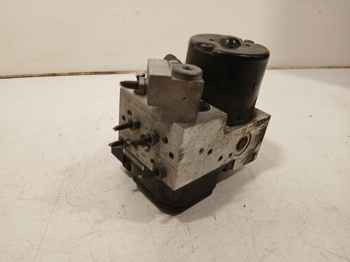 Gebrauchte ABS Pumpe Mercedes S-Klasse Preis € 50,00 Margenregelung angeboten von Van der Ven Autorecycling B.V.