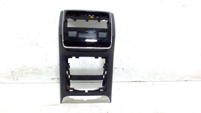 Begagnade Innerdisplay Skoda Superb Pris € 13,00 Marginaltabell erbjuds av Van der Ven Autorecycling B.V.