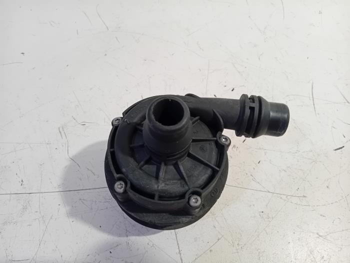 Begagnade Vattenpump Mercedes C-Klasse Pris € 75,00 Marginaltabell erbjuds av Van der Ven Autorecycling B.V.