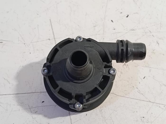 Begagnade Vattenpump Mercedes C-Klasse Pris € 45,00 Marginaltabell erbjuds av Van der Ven Autorecycling B.V.