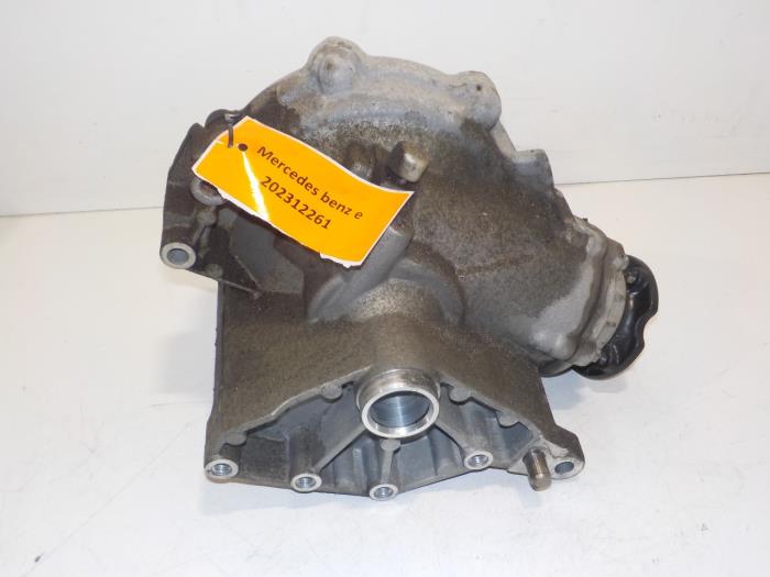 Gebrauchte Differential vorne Mercedes E-Klasse Preis € 165,00 Margenregelung angeboten von Van der Ven Autorecycling B.V.