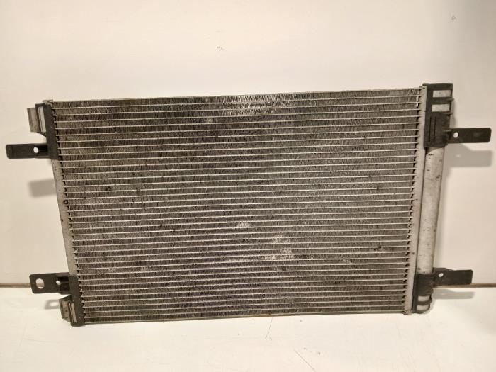 Usagé Condenseur de climatisation Peugeot 308 Prix € 50,00 Règlement à la marge proposé par Van der Ven Autorecycling B.V.