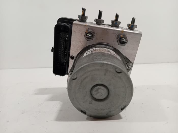 Usagé Bloc ABS Mercedes A-Klasse Prix € 120,00 Règlement à la marge proposé par Van der Ven Autorecycling B.V.
