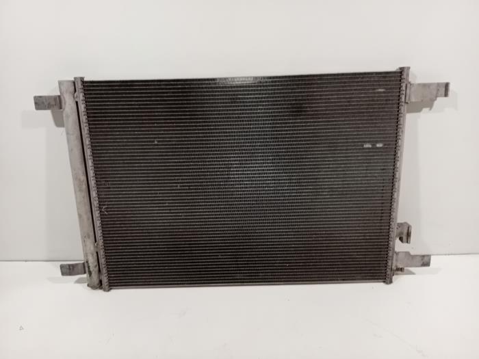 Usagé Radiateur clim Volkswagen Passat Prix € 65,00 Règlement à la marge proposé par Van der Ven Autorecycling B.V.
