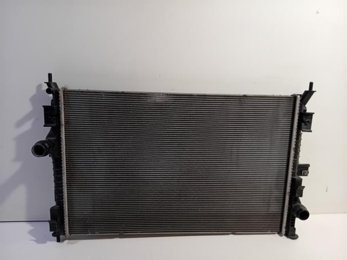 Usagé Radiateur Opel Vivaro Prix € 120,00 Règlement à la marge proposé par Van der Ven Autorecycling B.V.