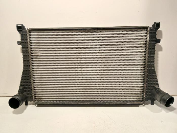 Usados Intercooler Volkswagen Passat Precio € 165,00 Norma de margen ofrecido por Van der Ven Autorecycling B.V.