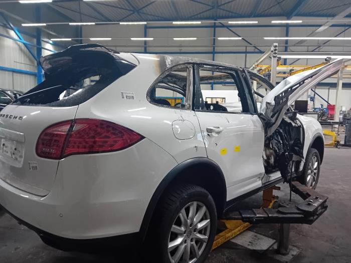 Kühler van een Porsche Cayenne 2012