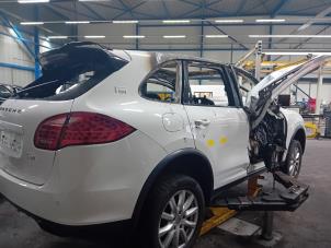 Kühler van een Porsche Cayenne 2012