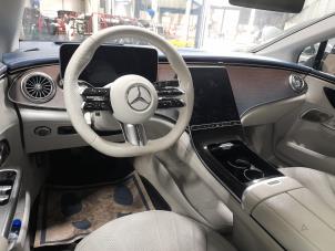 Innerdisplay från en Mercedes EQE 2022