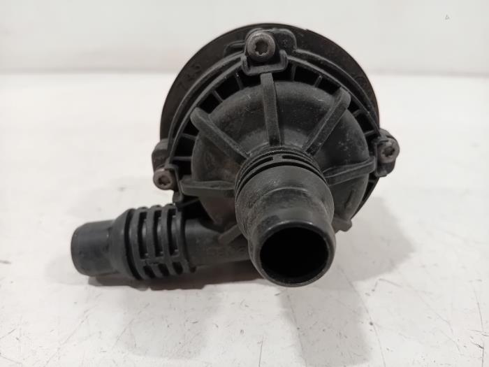 Begagnade Vattenpump Mercedes EQE Pris € 40,00 Marginaltabell erbjuds av Van der Ven Autorecycling B.V.