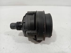 Wasserpumpe van een Mercedes EQE 2022