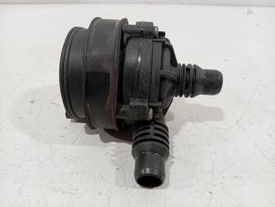 Wasserpumpe van een Mercedes EQE 2022