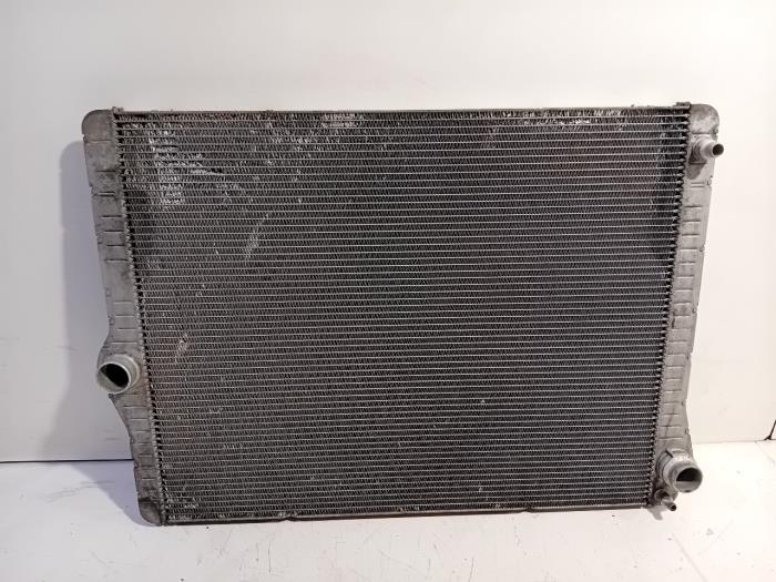Usagé Radiateur BMW 5-Série Prix € 50,00 Règlement à la marge proposé par Van der Ven Autorecycling B.V.