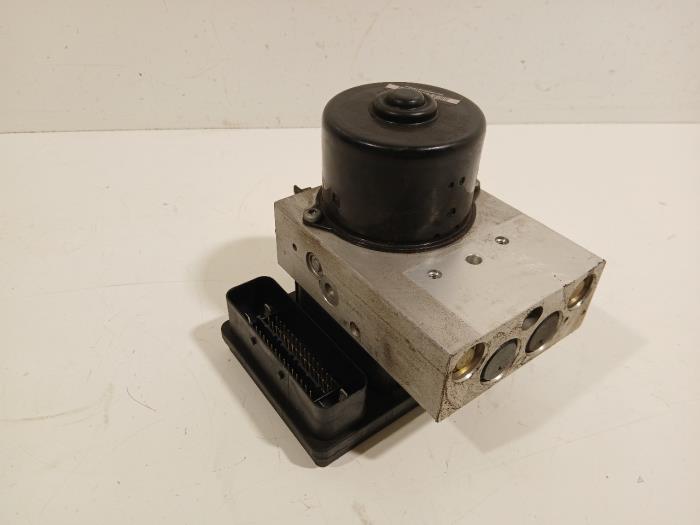 Gebrauchte ABS Pumpe Mercedes C-Klasse Preis € 60,00 Margenregelung angeboten von Van der Ven Autorecycling B.V.