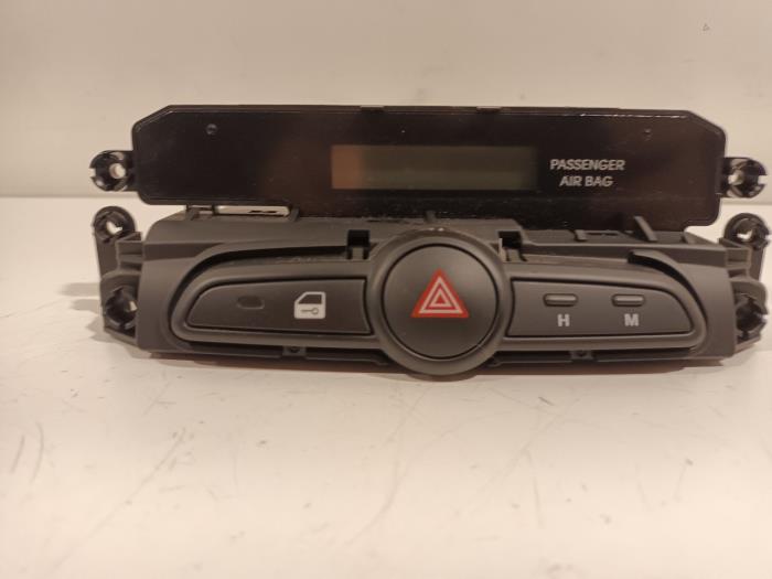 Begagnade Innerdisplay Hyundai IX20 Pris € 45,00 Marginaltabell erbjuds av Van der Ven Autorecycling B.V.