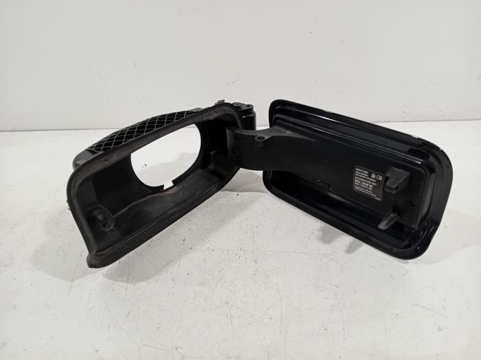 Begagnade Tanklucka BMW 5-Serie Pris € 30,00 Marginaltabell erbjuds av Van der Ven Autorecycling B.V.