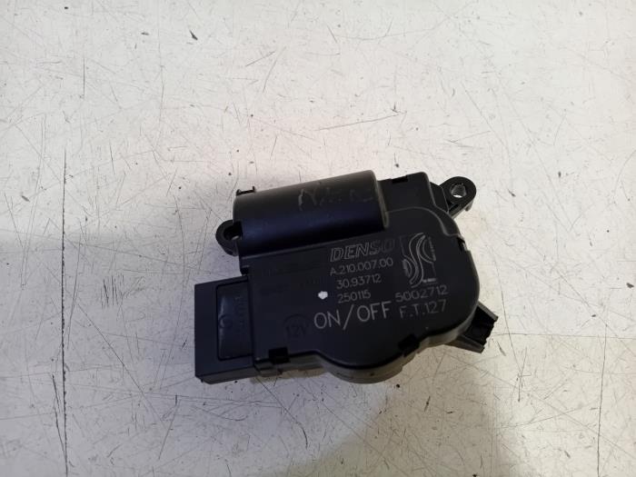 Begagnade Datorer, värmare Opel Corsa Pris € 15,00 Marginaltabell erbjuds av Van der Ven Autorecycling B.V.