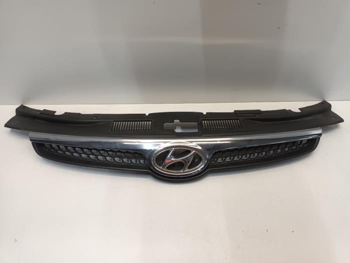 Używane Grill Hyundai I30 Cena € 35,00 Procedura marży oferowane przez Van der Ven Autorecycling B.V.