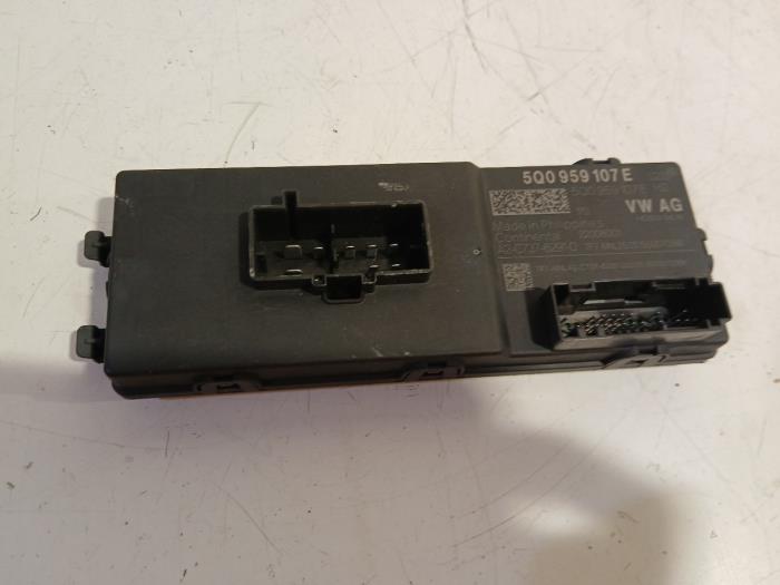 Used Computer, miscellaneous Volkswagen Passat Price € 85,00 Margin scheme offered by Van der Ven Autorecycling B.V.