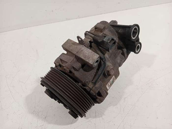 Usagé Compresseur de clim Fiat Qubo Prix € 17,00 Règlement à la marge proposé par Van der Ven Autorecycling B.V.