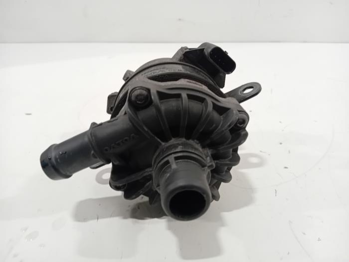 Begagnade Vattenpump Volvo XC90 Pris € 75,00 Marginaltabell erbjuds av Van der Ven Autorecycling B.V.
