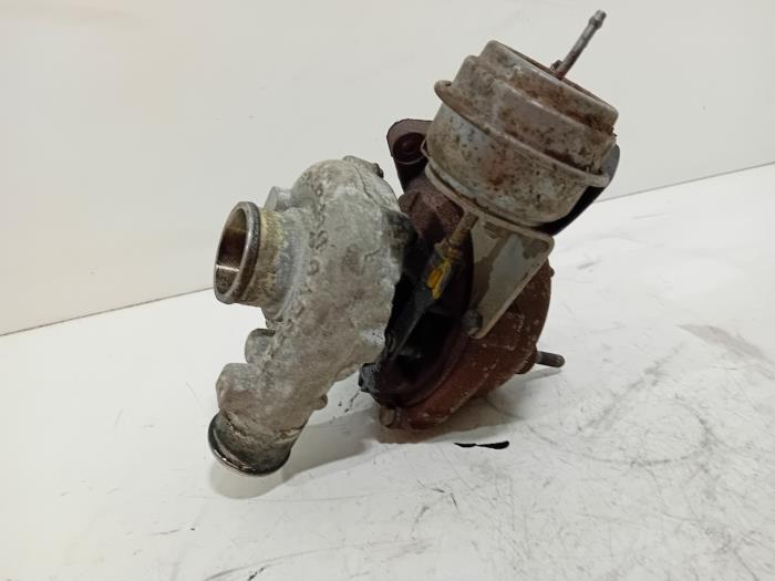 Turbo van een Kia Carens 2006