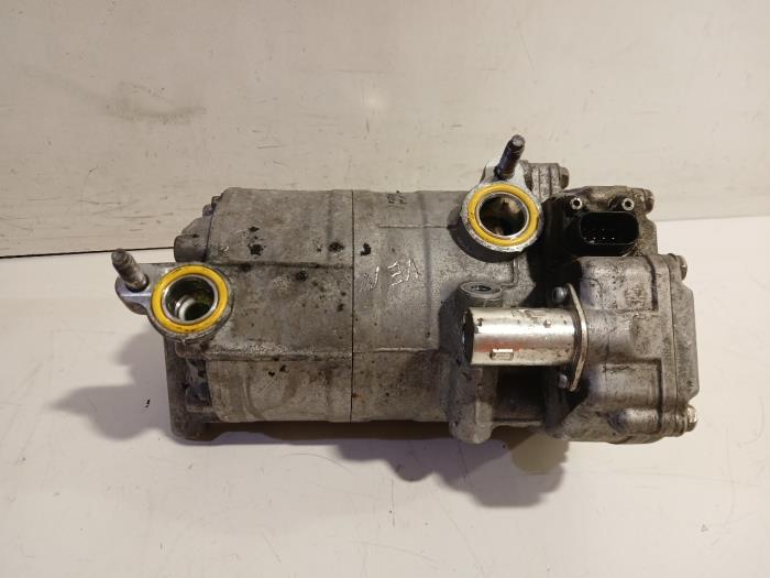 Usagé Pompe clim Volvo XC40 Prix € 240,00 Règlement à la marge proposé par Van der Ven Autorecycling B.V.