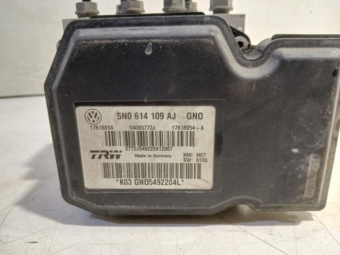 ABS Pumpe van een Audi Q3 2012