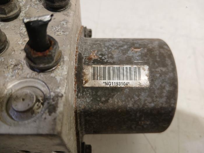 ABS Pumpe van een Audi Q3 2012