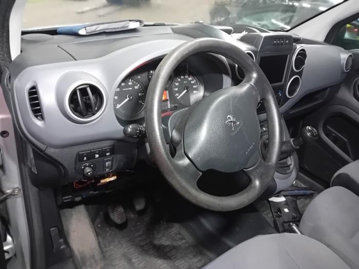 Engine management computer from a Peugeot Partner 2017