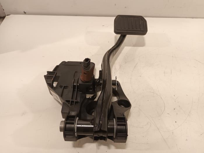 Używane Pedal hamulca Tesla Model 3 Cena € 35,00 Procedura marży oferowane przez Van der Ven Autorecycling B.V.