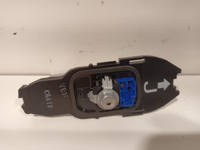 Używane Antena Lexus NX Cena € 80,00 Procedura marży oferowane przez Van der Ven Autorecycling B.V.