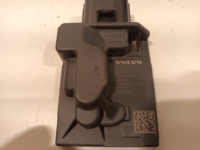 Usagé Module pompe carburant Volvo XC60 Prix € 25,00 Règlement à la marge proposé par Van der Ven Autorecycling B.V.