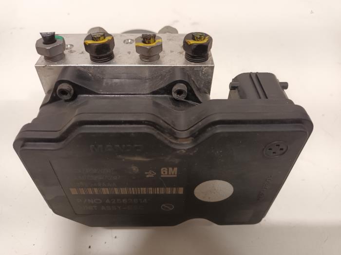 Begagnade ABS-pump Opel Mokka Pris € 175,00 Marginaltabell erbjuds av Van der Ven Autorecycling B.V.
