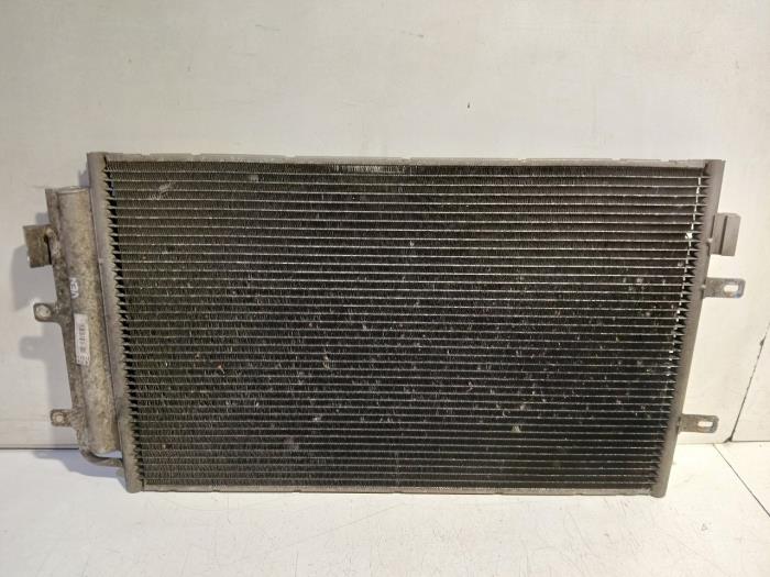 Usagé Radiateur clim Iveco New Daily Prix € 100,00 Règlement à la marge proposé par Van der Ven Autorecycling B.V.