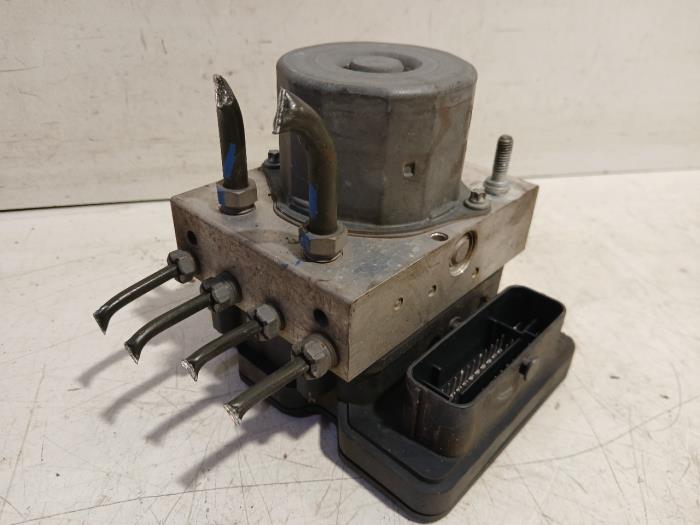 Begagnade ABS-pump Ford Transit Custom Pris € 100,00 Marginaltabell erbjuds av Van der Ven Autorecycling B.V.